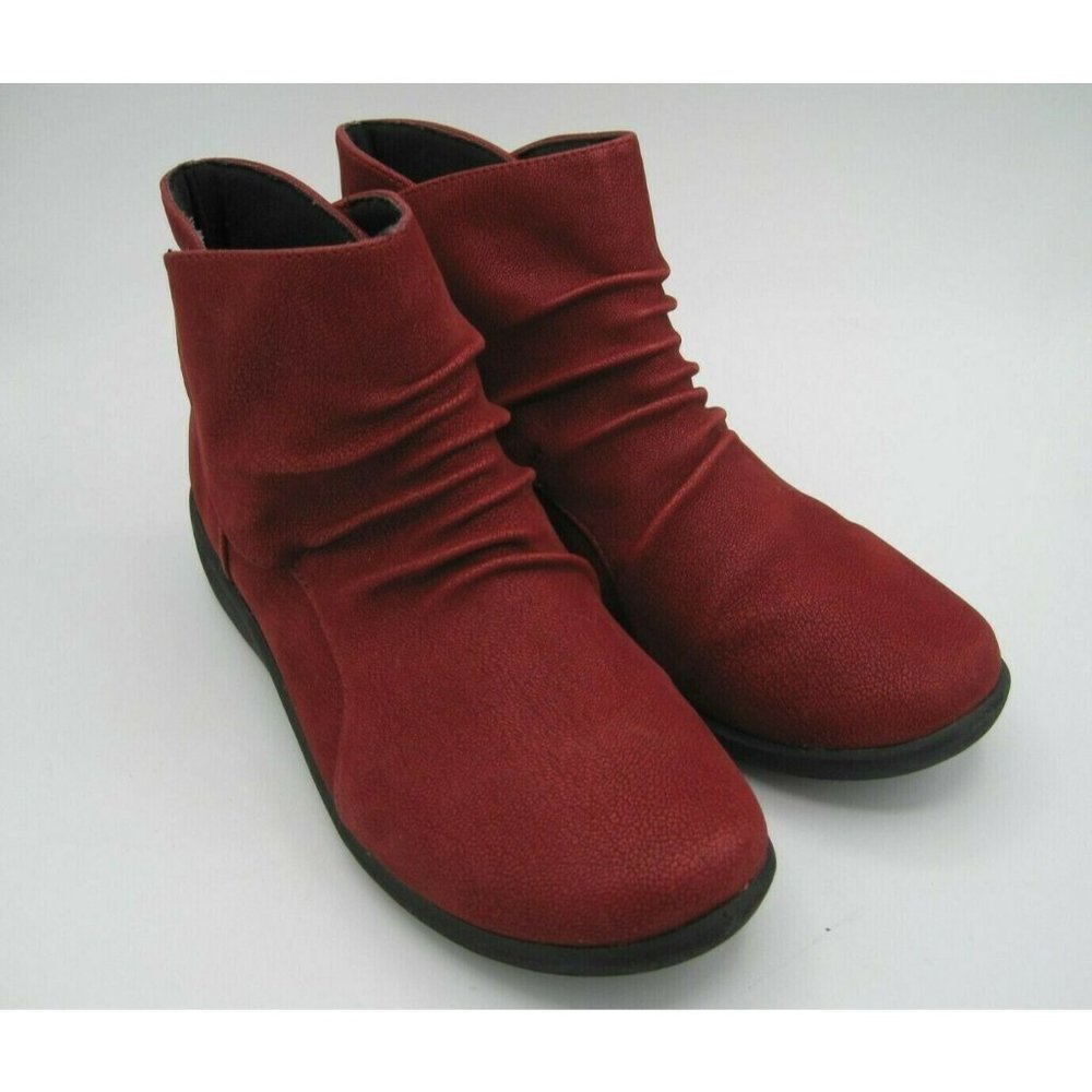 Women's Size 7.5 CLARKS CloudSteppers Ankle Boots Red Rouge Sillian Sway Shoes